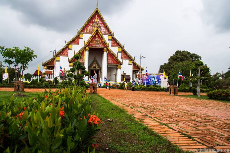 Viharn Phra Mongkol Bophit