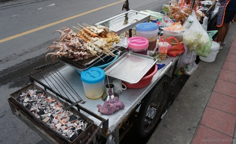Alles kommt auf den Grill in Bangkok